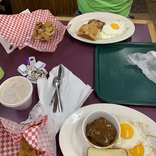 a table full of breakfast foods