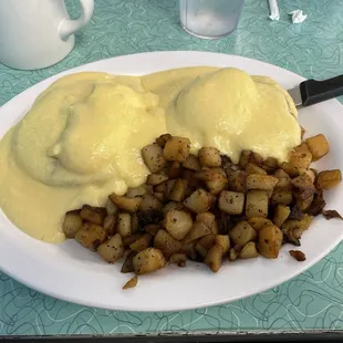 Eggs Benedict with home fries