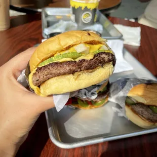 Single cheeseburger