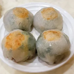 Shrimp and chive dumpling