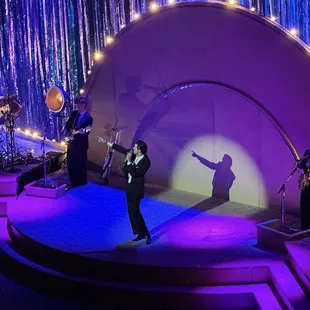 Stephen Sanchez from Box 313, Row A, Seats 1 &amp; 2