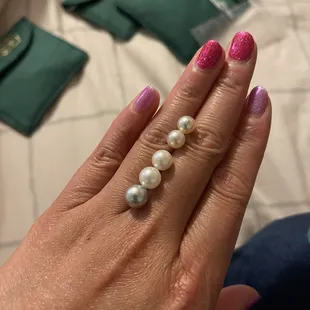 Opened 5 different oysters with these pretty pearl! 1 in rare silver!