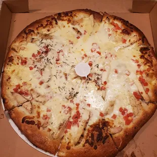 Chicken Alfredo pizza. DELICIOUS!