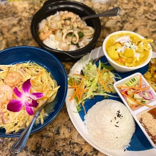 LUNCH SPECIAL Satay &amp; Yellow Curry MANGO SALAD LUNCH- Prawn &amp; Scallops