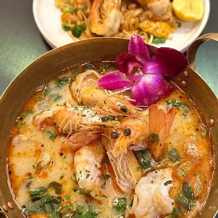 CREAMY TOM YUM SOUP