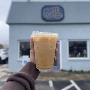 ig: @whatsviveating  |  golden pear latte