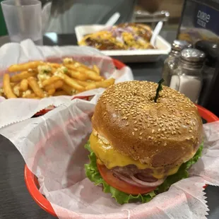 Deluxe 1/2 Lb (With Cheese)