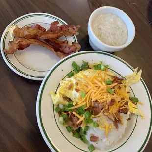 Pearl bowl with side of bacon and gravy