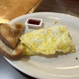 omelet with bacon and toast