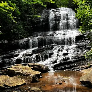 Much taller that it appears in this photo... about 90' top to bottom.