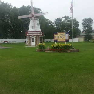 Lovely spot off of the highway for kids to run around!