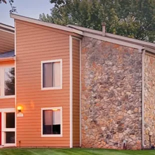 Pebble Point Apartments offer spacious 1 &amp; 2 bedroom floor plans.