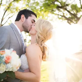 Pecan Springs Ranch has such great lighting I love shooting weddings here.