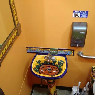 Men's room (decorated fixtures)