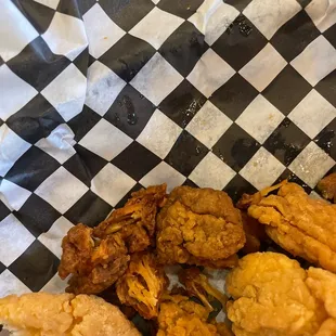 Ordered boneless 5 Wings got a rock new owner sucks