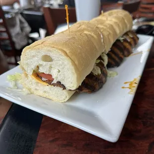 Sausage po&apos;boy