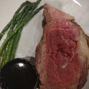 Prime rib rare with sauteed asparagus