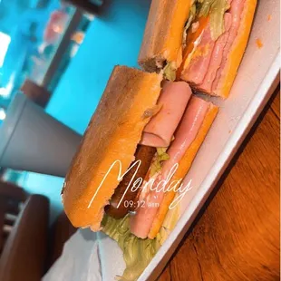 Pan con croqueta left  Sándwich cubano right   Ham Croquettes (1)