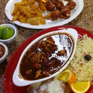 We ordered camarones a la diabla and they where delicious, will highly recommend...