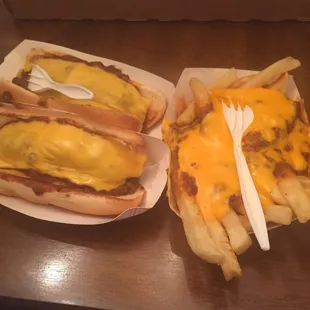 The best chili cheese dogs &amp; chilli cheese fries