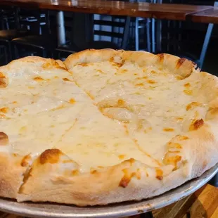 a cheese pizza on a pizza pan