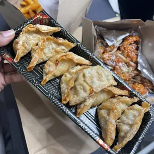 Fried Dumplings (8 pcs)