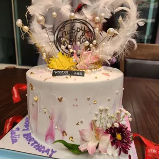 The cutest bday cake in my life.  I told everyone that please get bday cake from this place from now on LOL!