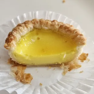 Flakey egg tart
