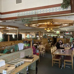 sushi and sashimi, interior