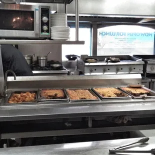 This is the open kitchen.  I can see some pastitsio and moussaka.  I&apos;ll take pastitsio.  I don&apos;t do eggplant.