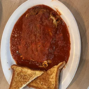 Lasagna with garlic bread
