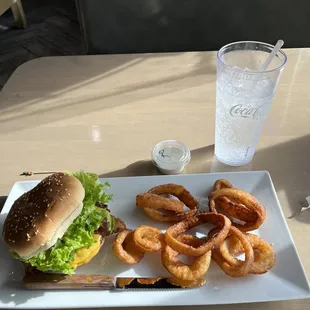 Peggy Sue 's Classic Bacon Cheeseburger