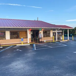 the outside of the restaurant