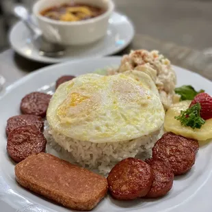 Hawaiian Breakfast + a side of Chili. EXCELLENT!!