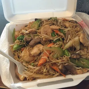 a takeout container with noodles and vegetables
