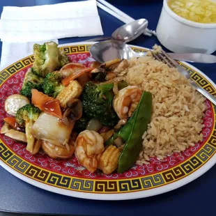 First visit here. Nice, fresh food. Good prices.