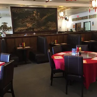 the dining area of a chinese restaurant