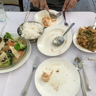 N9. Seafood Lo Mein