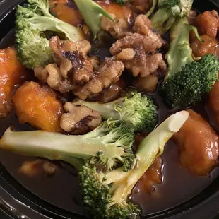 C15. Walnut Shrimp Chef&apos;s Recommendation