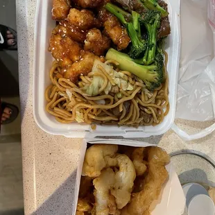 Chow Mein with sesame chicken, beef with broccoli and calamari