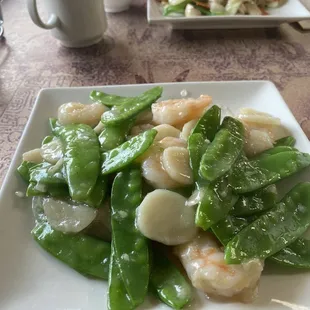 Shrimp with snow peas (flavorful and light - exactly what I was needing)