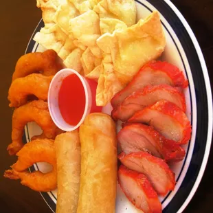 my friend recommended their peking plate. it has egg rolls, fried prawns, bbq pork and cheese wonton (fav) ..so delicious!