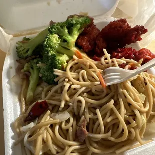 food, ramen and noodles