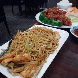 ramen and noodles, noodle dish, noodles, noodle soup, food, ramen