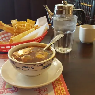 Hot &amp; sour soup with tea and free wonton crisps