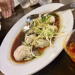 Steamed Jumbo Oyster with Ginger &amp; Scallion Sauce