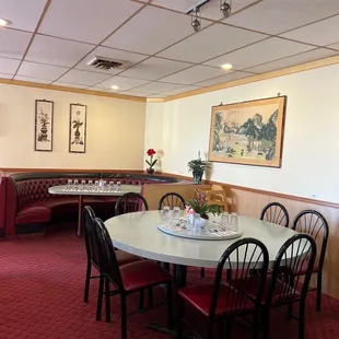the dining room of a chinese restaurant