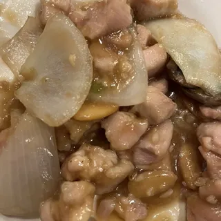 3. Almond Chicken Lunch Special