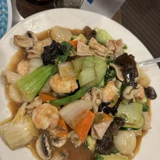 22. Happy Family Lunch Special