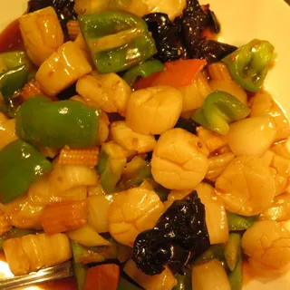 12. Sauteed Scallops with Hot Garlic Sauce